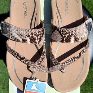 Aetrex snakeskin thong sandal Sz 7
